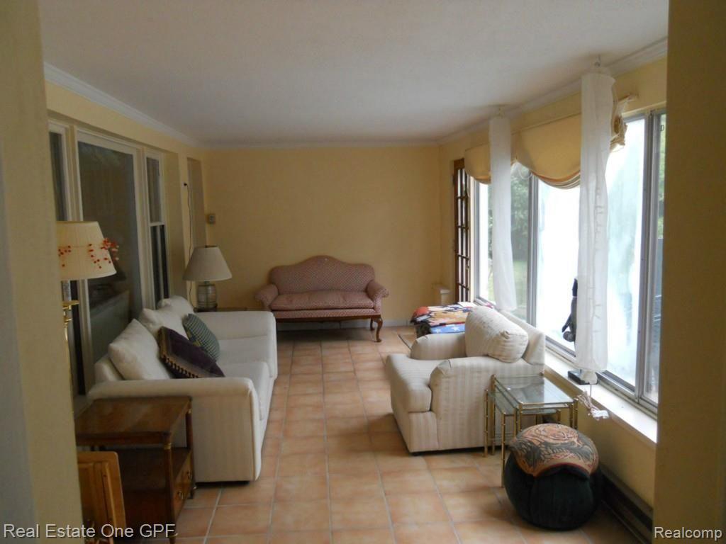 330 Stephens Road Grosse Pointe, MI 48236 - Photo 6 of 12 4 DSCN1347.jpg