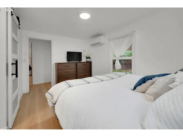 $565,000 | 36778 Shoreview Drive, Dorena, OR 97434