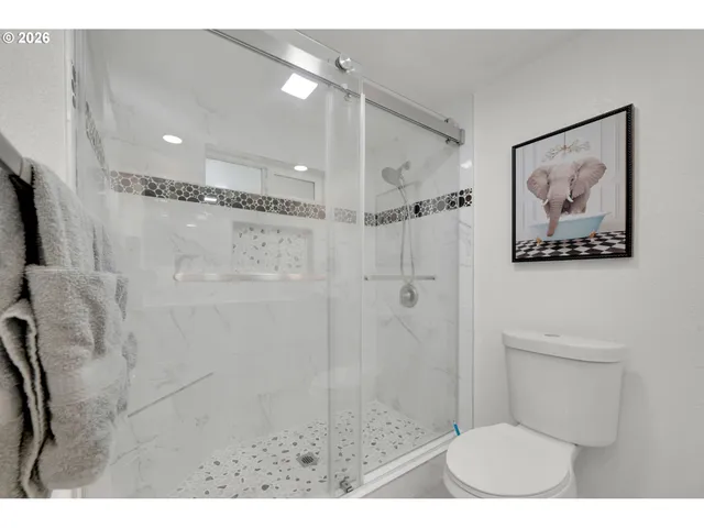 $565,000 | 36778 Shoreview Drive, Dorena, OR 97434