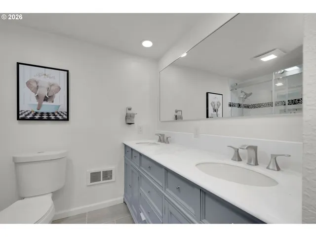 $565,000 | 36778 Shoreview Drive, Dorena, OR 97434