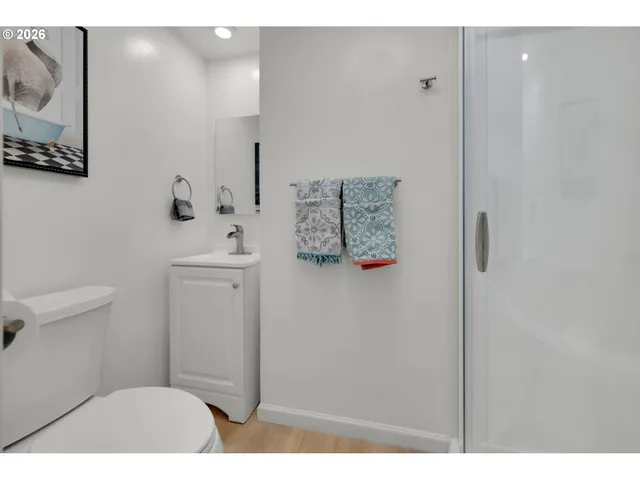 $565,000 | 36778 Shoreview Drive, Dorena, OR 97434