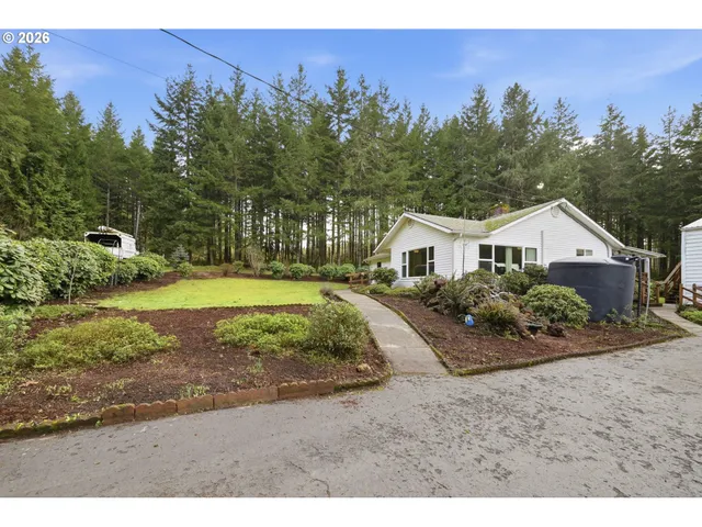 $565,000 | 36778 Shoreview Drive, Dorena, OR 97434