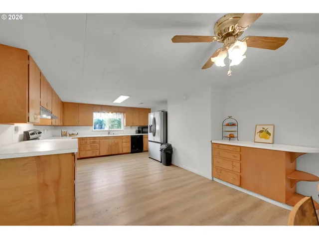 $565,000 | 36778 Shoreview Drive, Dorena, OR 97434