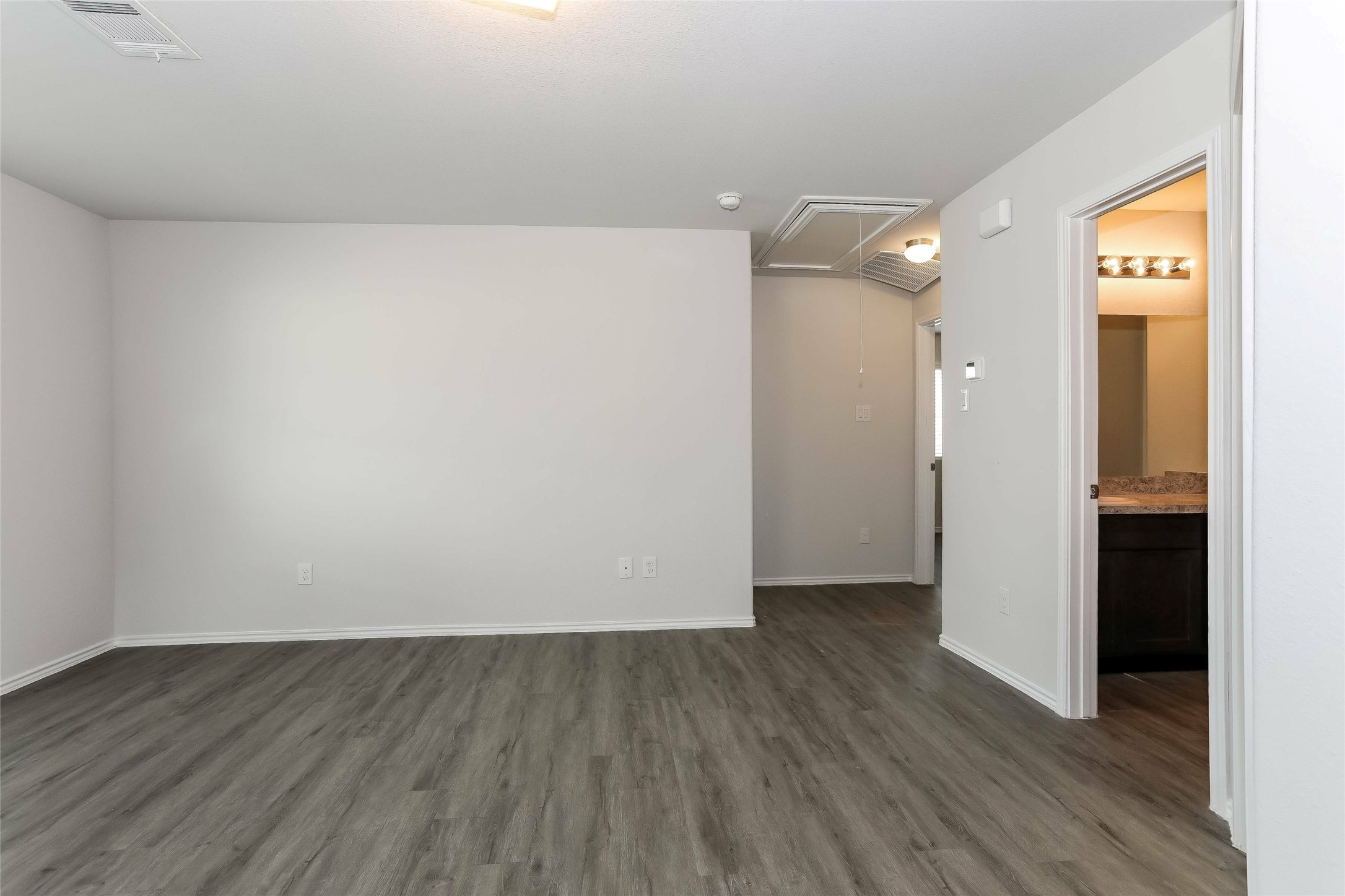 217 Blue Crane Street Huntsville, TX 77320 - Photo 9 of 18