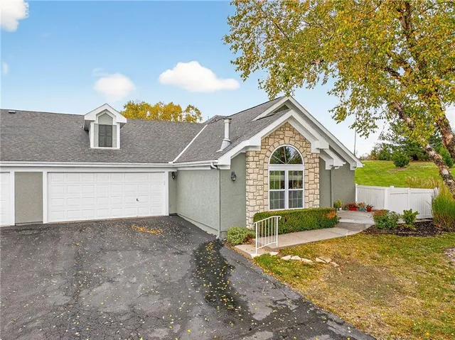 $345,000 | 23154 West 71st Terrace, Shawnee, KS 66227