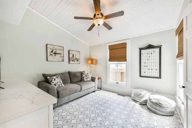 $2,900 | 1121 Market Street, Galveston, TX 77550