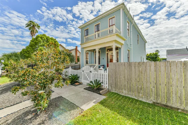 $2,900 | 1121 Market Street, Galveston, TX 77550