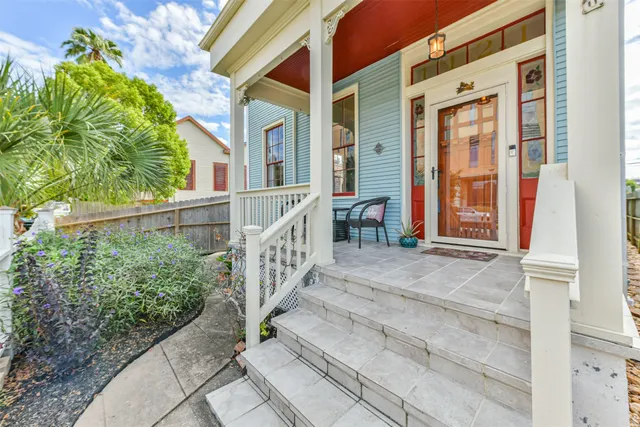 $2,900 | 1121 Market Street, Galveston, TX 77550