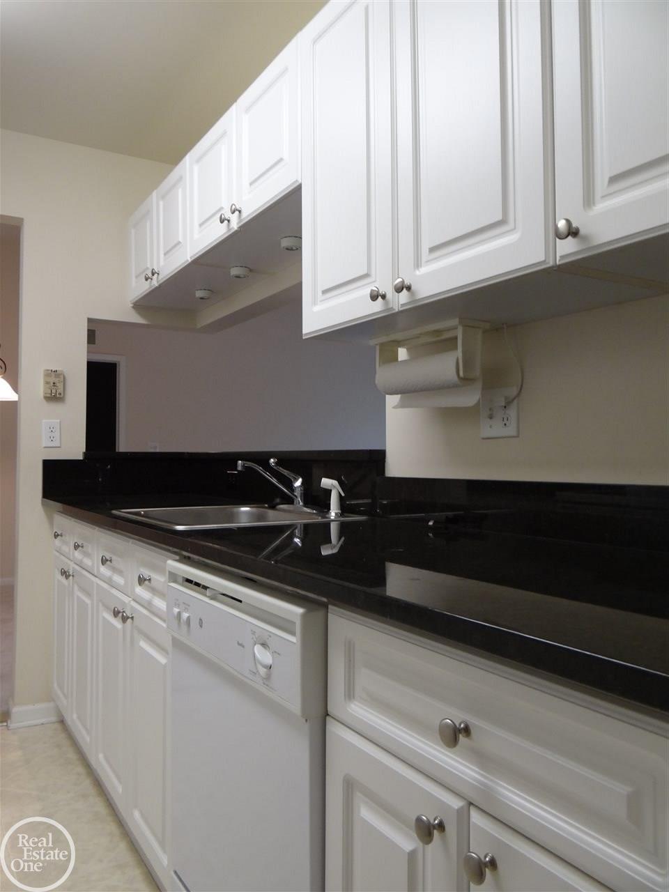 3571 Tremonte Circle, Unit 22 Rochester, MI 48306 - Photo 10 of 26