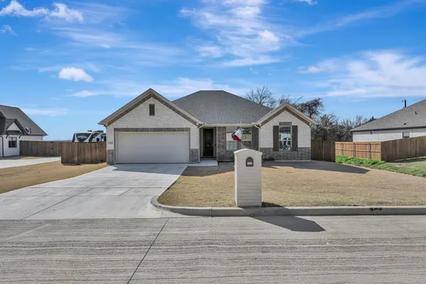 $350,000 | 2202 Briarwood Drive, Bridgeport, TX 76426