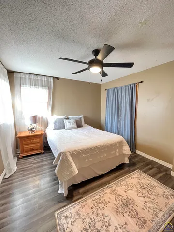 $159,900 | 218 South Cottonwood Street, Emporia, KS 66801