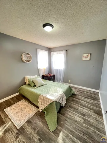 $159,900 | 218 South Cottonwood Street, Emporia, KS 66801