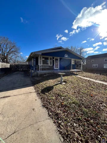 $159,900 | 218 South Cottonwood Street, Emporia, KS 66801