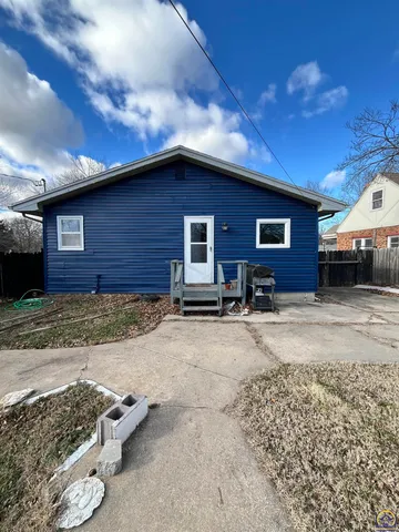 $159,900 | 218 South Cottonwood Street, Emporia, KS 66801