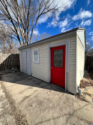 $159,900 | 218 South Cottonwood Street, Emporia, KS 66801