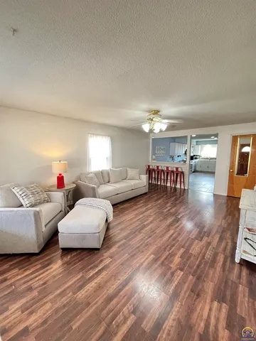 $159,900 | 218 South Cottonwood Street, Emporia, KS 66801