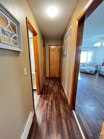 $159,900 | 218 South Cottonwood Street, Emporia, KS 66801