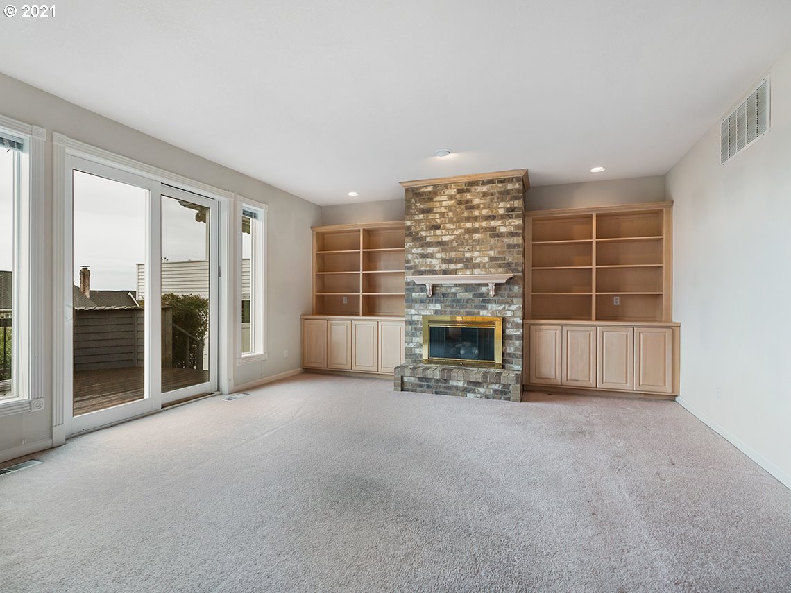 11916 Southwest Elemar Court Portland, OR 97224 - Photo 11 of 32 Gallery Image 11