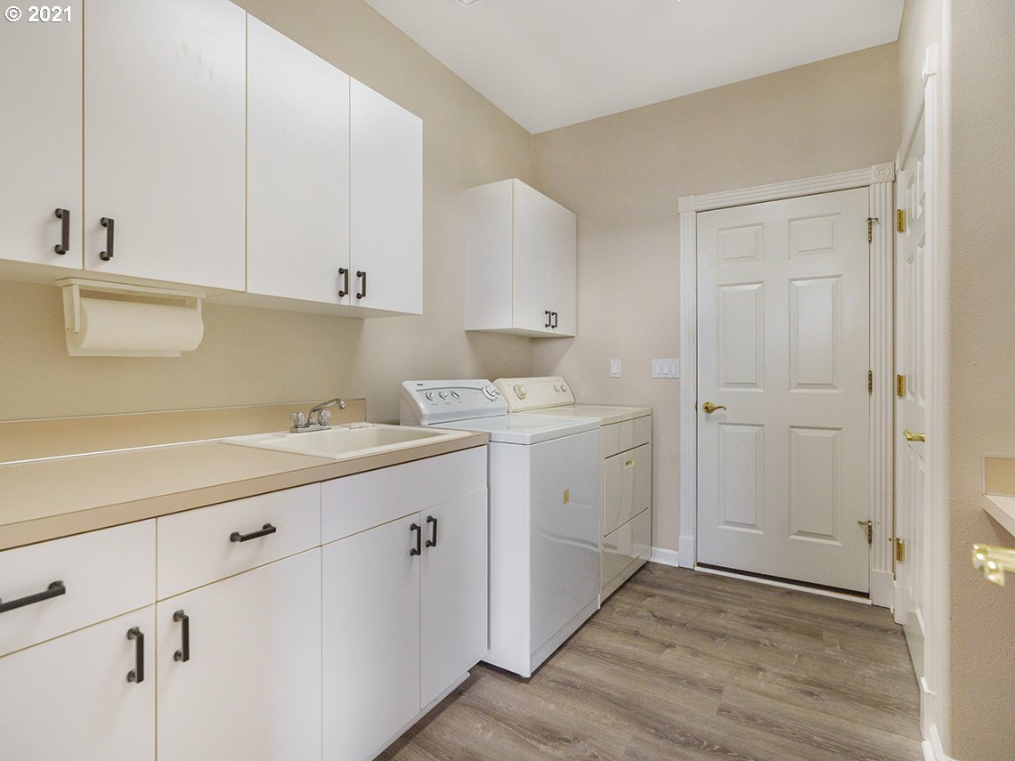 11916 Southwest Elemar Court Portland, OR 97224 - Photo 13 of 32 Gallery Image 13
