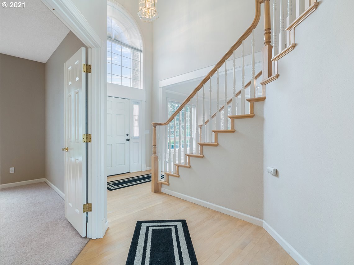 11916 Southwest Elemar Court Portland, OR 97224 - Photo 15 of 32 Gallery Image 15