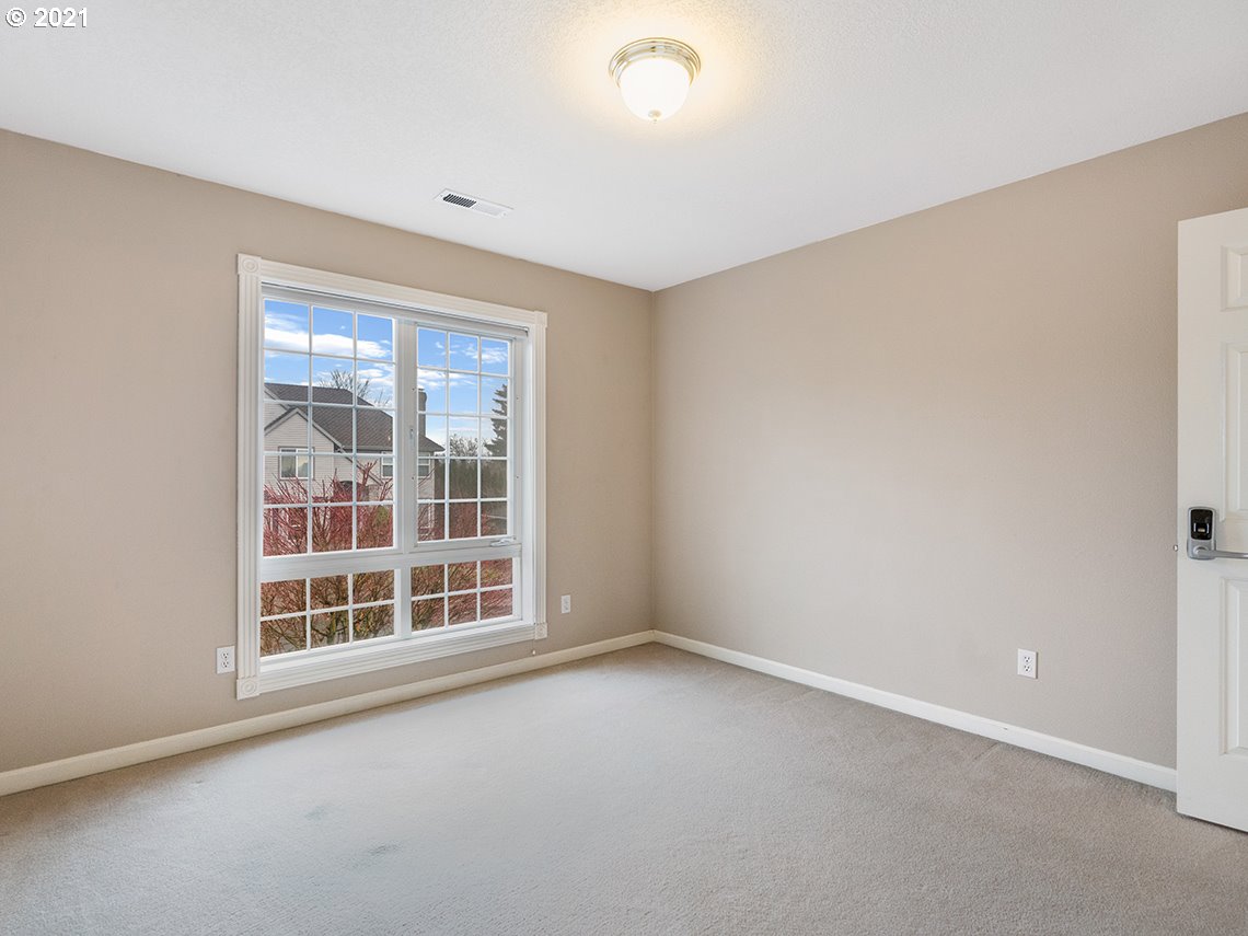 11916 Southwest Elemar Court Portland, OR 97224 - Photo 18 of 32 Gallery Image 18