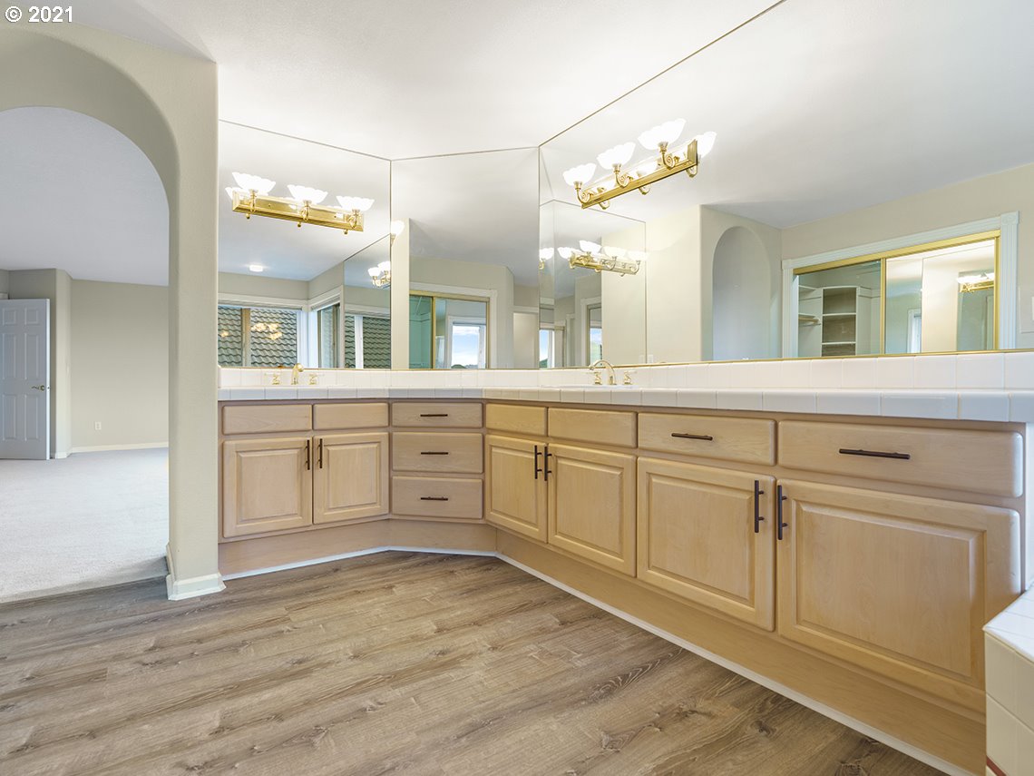 11916 Southwest Elemar Court Portland, OR 97224 - Photo 21 of 32 Gallery Image 21