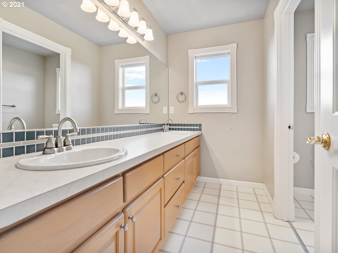 11916 Southwest Elemar Court Portland, OR 97224 - Photo 23 of 32 Gallery Image 23