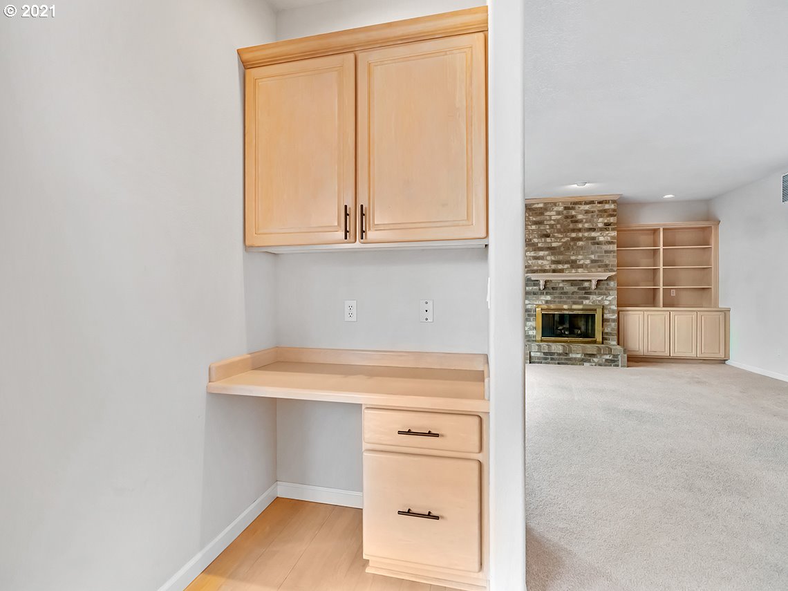 11916 Southwest Elemar Court Portland, OR 97224 - Photo 10 of 32 Gallery Image 10