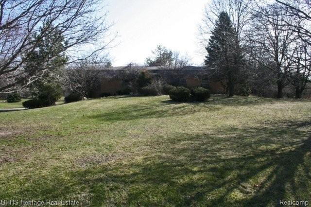3901 Apple Ridge Brighton, MI 48114 - Photo 2 of 24 Front of House