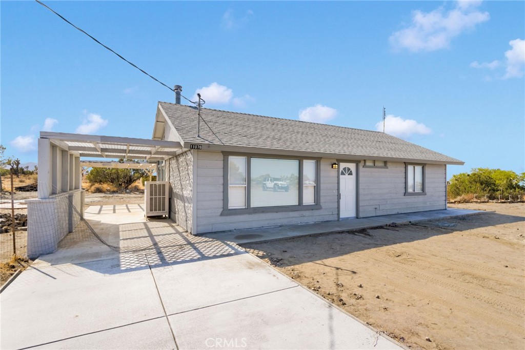 11076 Wagon Train Road Pinon Hills, CA 92371 - Photo 3 of 24 a front view of a house with a yard
