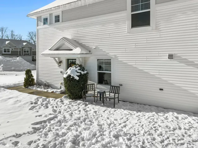 $375,000 | 5848 Moonlight Drive, Prior Lake, MN 55372