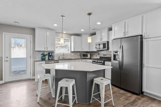 $375,000 | 5848 Moonlight Drive, Prior Lake, MN 55372