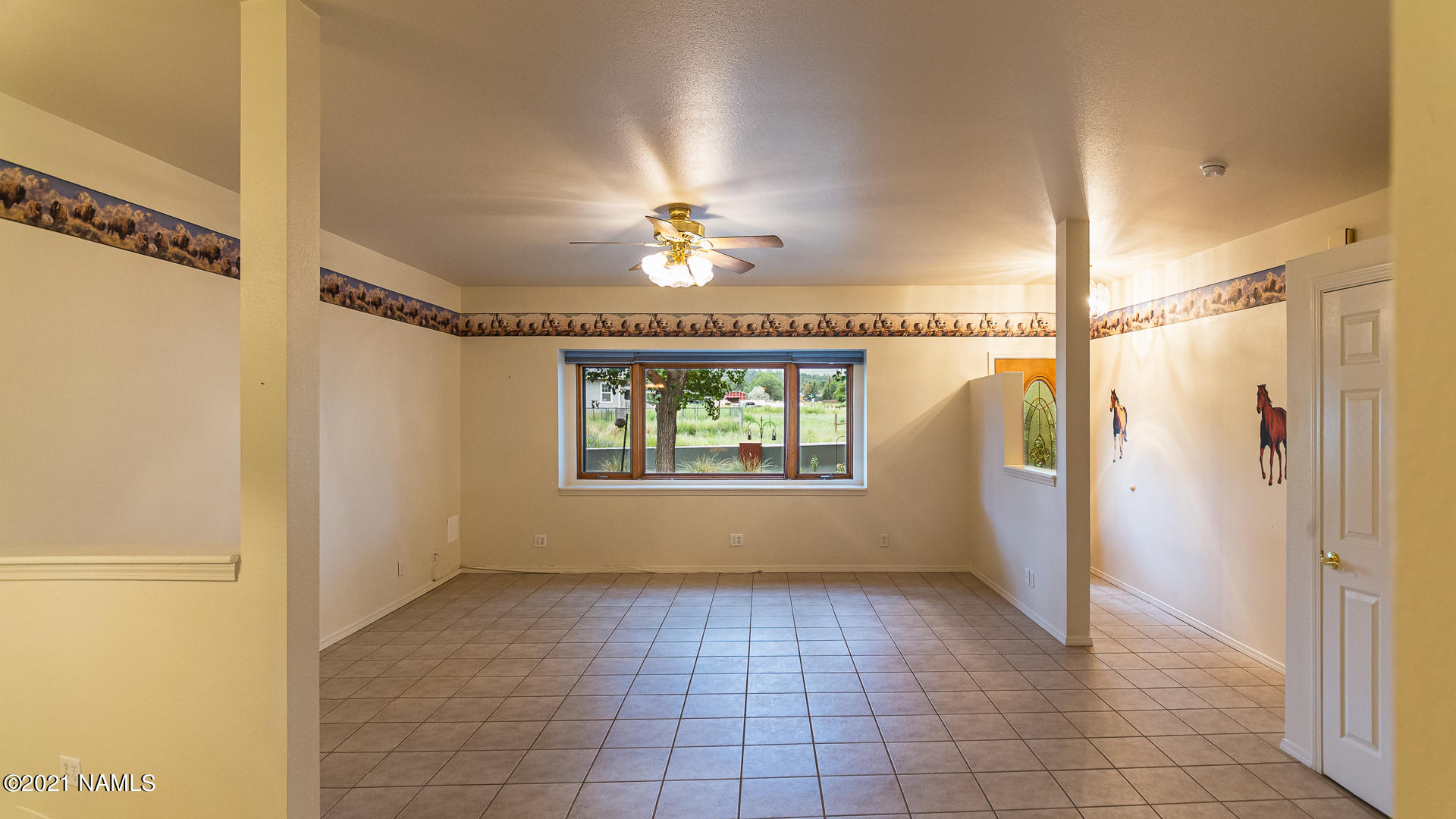 10965 Sage Road Flagstaff, AZ 86004 - Photo 16 of 57 Living room and entryway