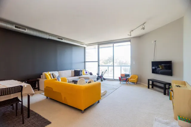 $2,750 | 1228 Emerson Street, Unit 407, Evanston, IL 60201