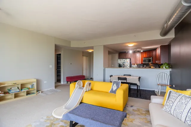 $2,750 | 1228 Emerson Street, Unit 407, Evanston, IL 60201