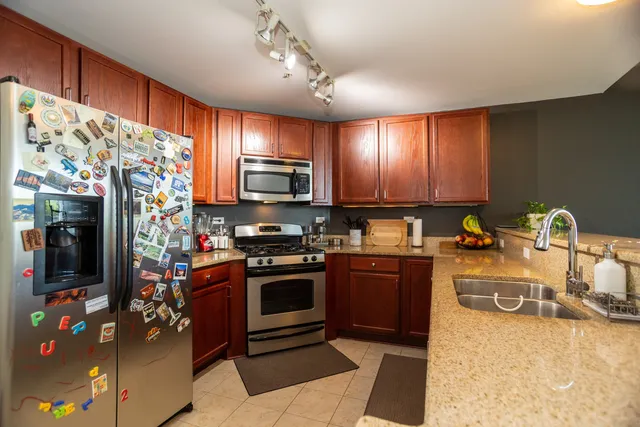 $2,750 | 1228 Emerson Street, Unit 407, Evanston, IL 60201