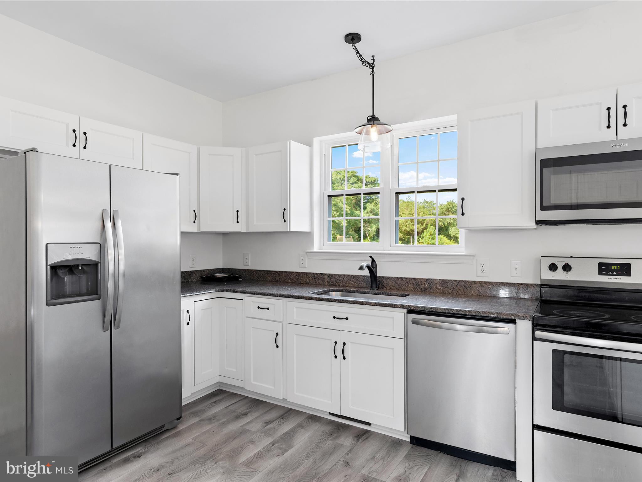 38368 Whaleys Road Delmar, DE 19940 - Photo 8 of 26 Kitchen overlooks backyard - Granite Counters