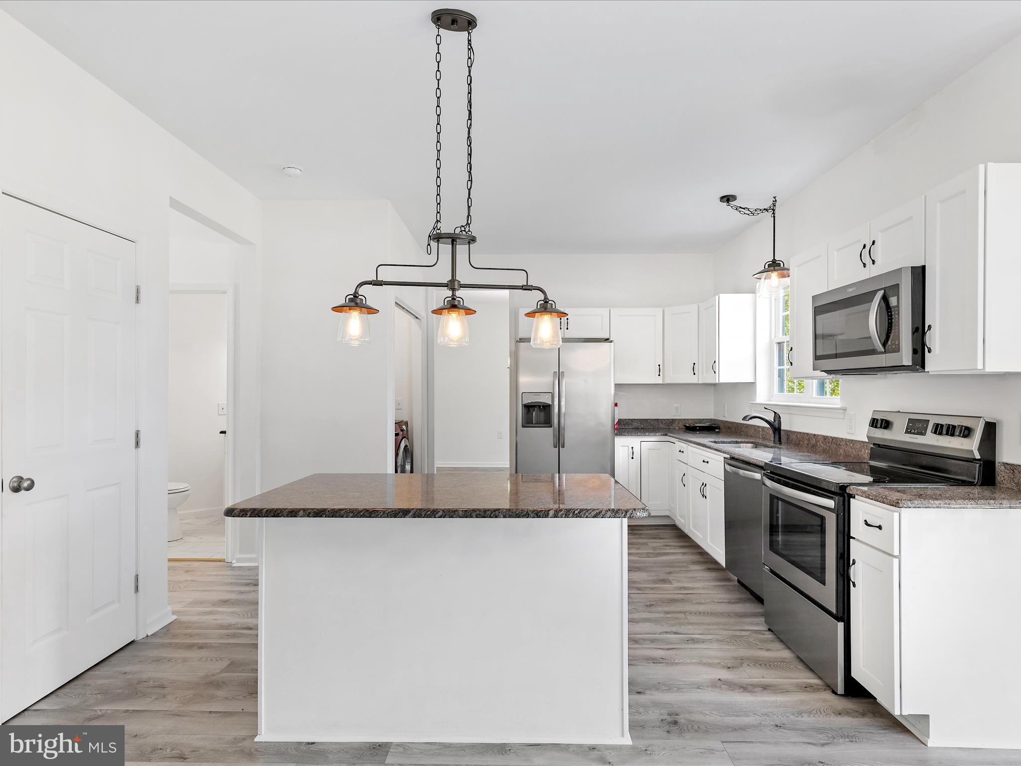 38368 Whaleys Road Delmar, DE 19940 - Photo 9 of 26 Eat-in Kitchen Island - view from Family Room
