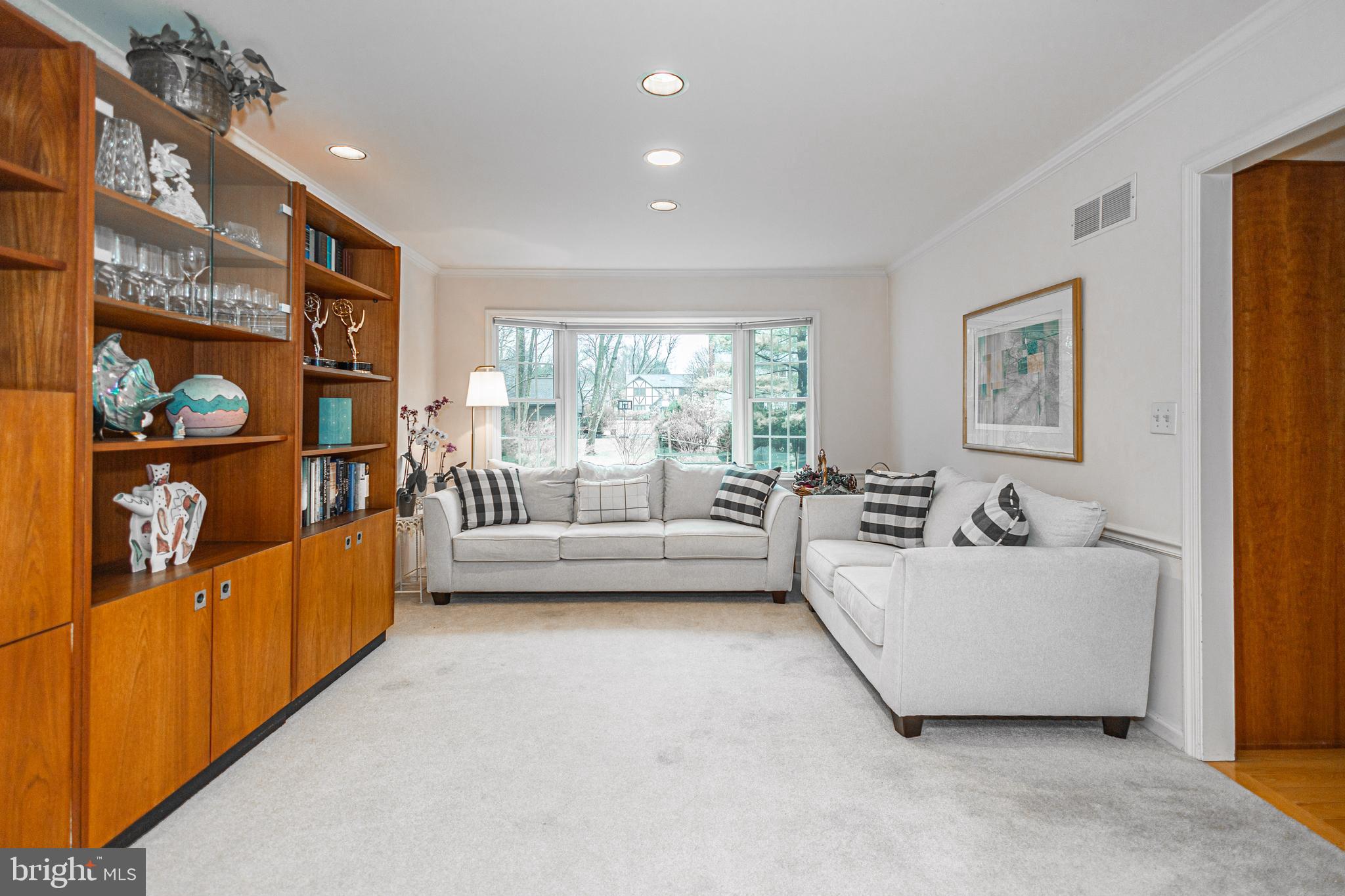 649 Teich Drive Yardley, PA 19067 - Photo 24 of 63 a living room with furniture and a gate