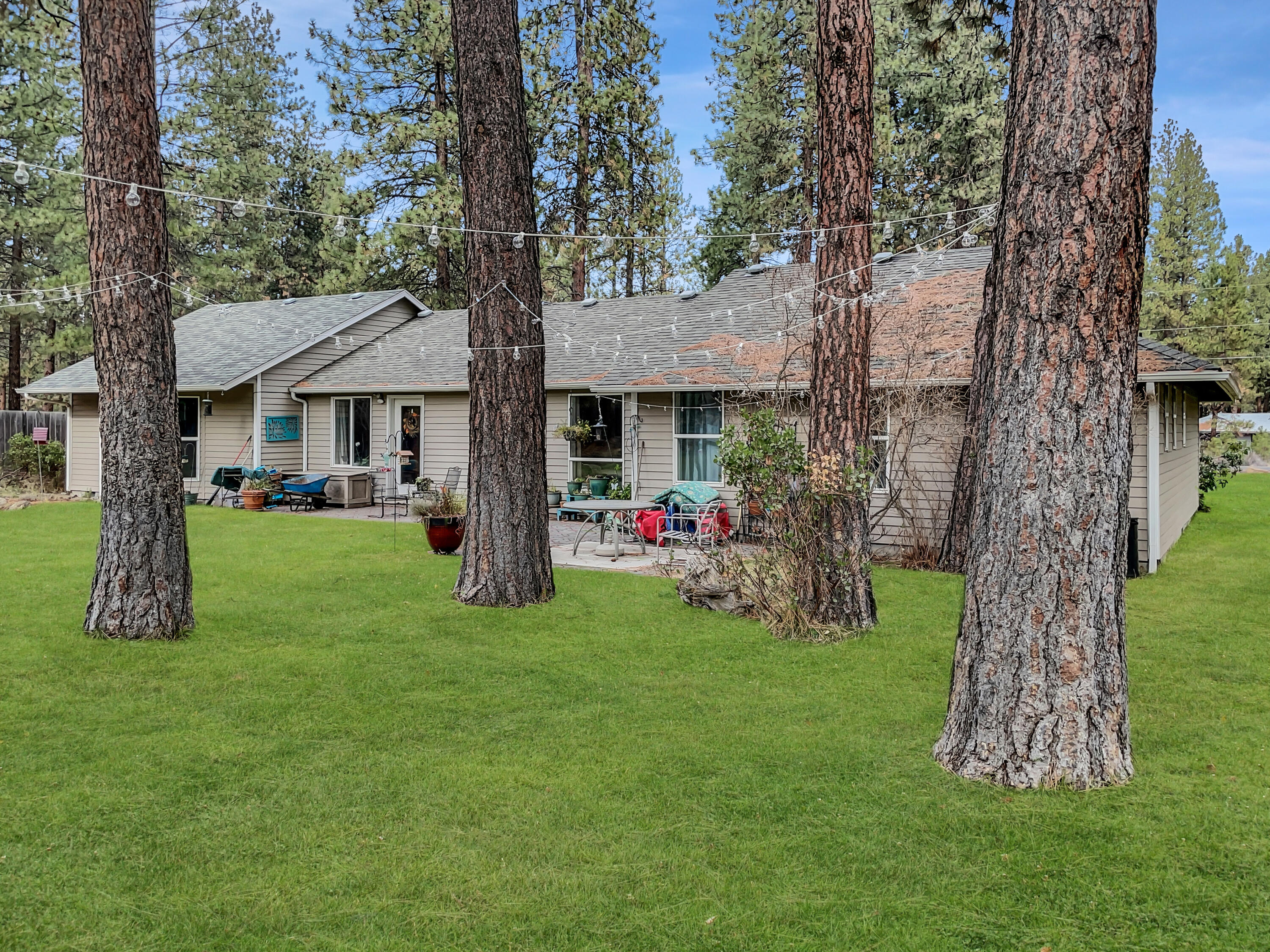 19231 Apache Road Bend, OR 97702 - Photo 32 of 34 Back
