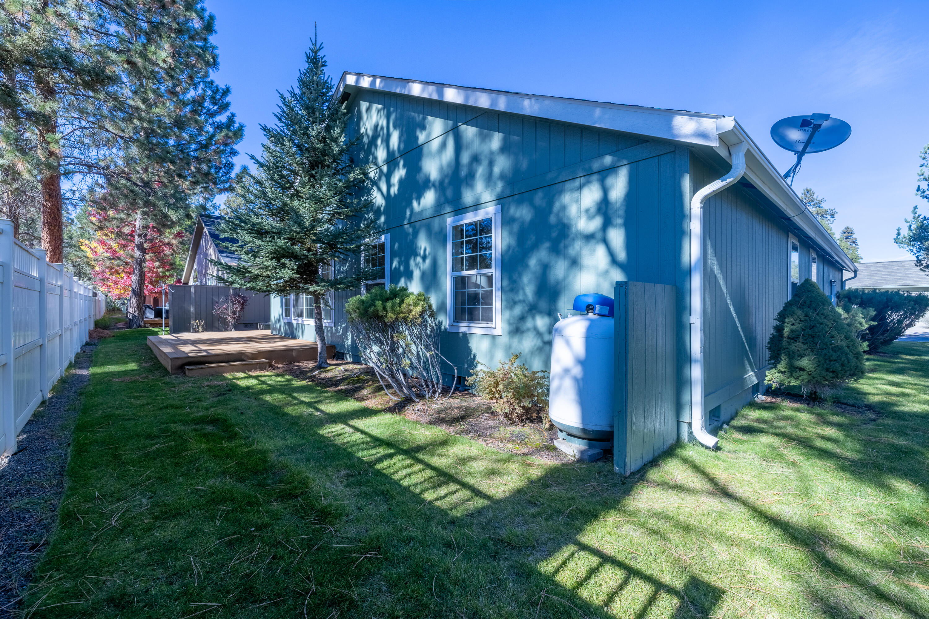 278 North Wheeler Loop Sisters, OR 97759 - Photo 21 of 22 a view of a back yard of the house