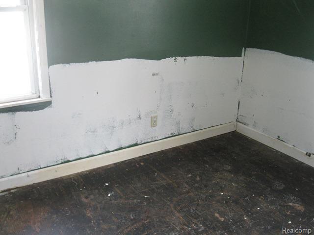 21432 Waltham Road Warren, MI 48089 - Photo 14 of 19 261-948638 BEDROOM 2 (3).jpg