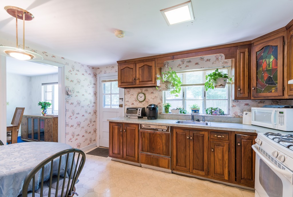 17 Lafayette Road Newton, MA 02462 - Photo 7 of 13