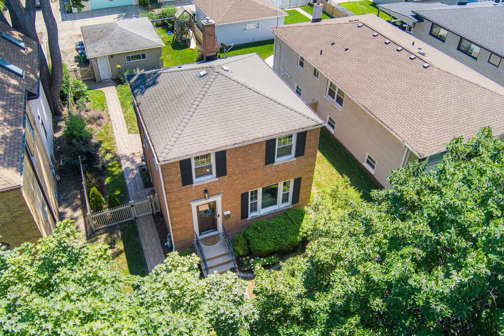 221 Chester Avenue Park Ridge, IL 60068 - Photo 2 of 32 Gallery Image 2