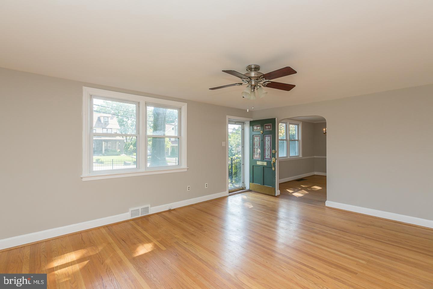 806 Earlington Road Havertown, PA 19083 - Photo 3 of 33