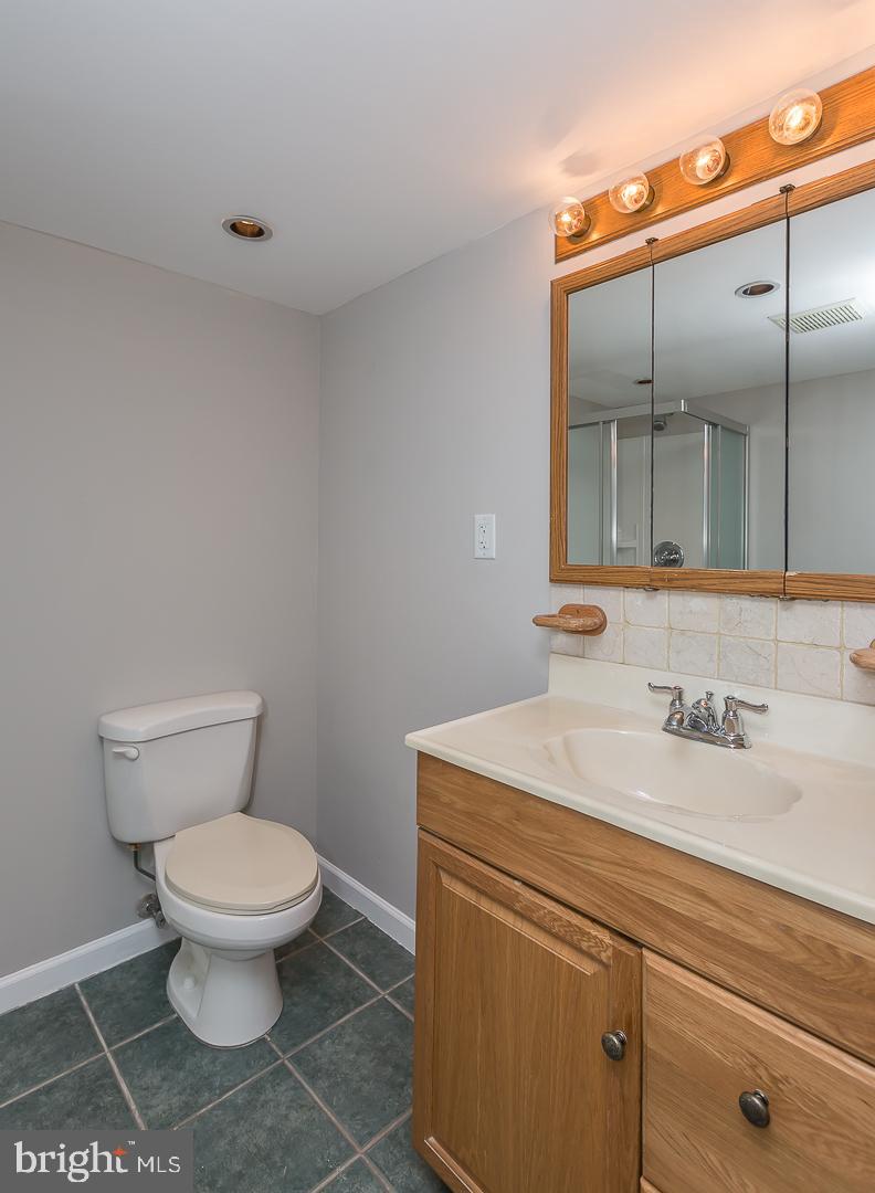 806 Earlington Road Havertown, PA 19083 - Photo 24 of 33