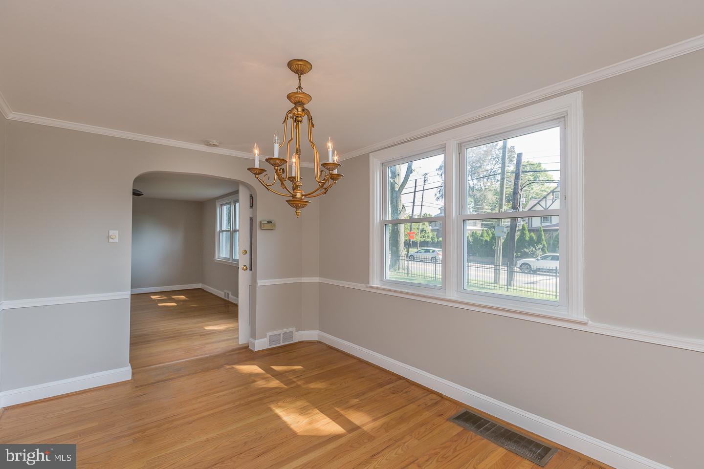 806 Earlington Road Havertown, PA 19083 - Photo 5 of 33