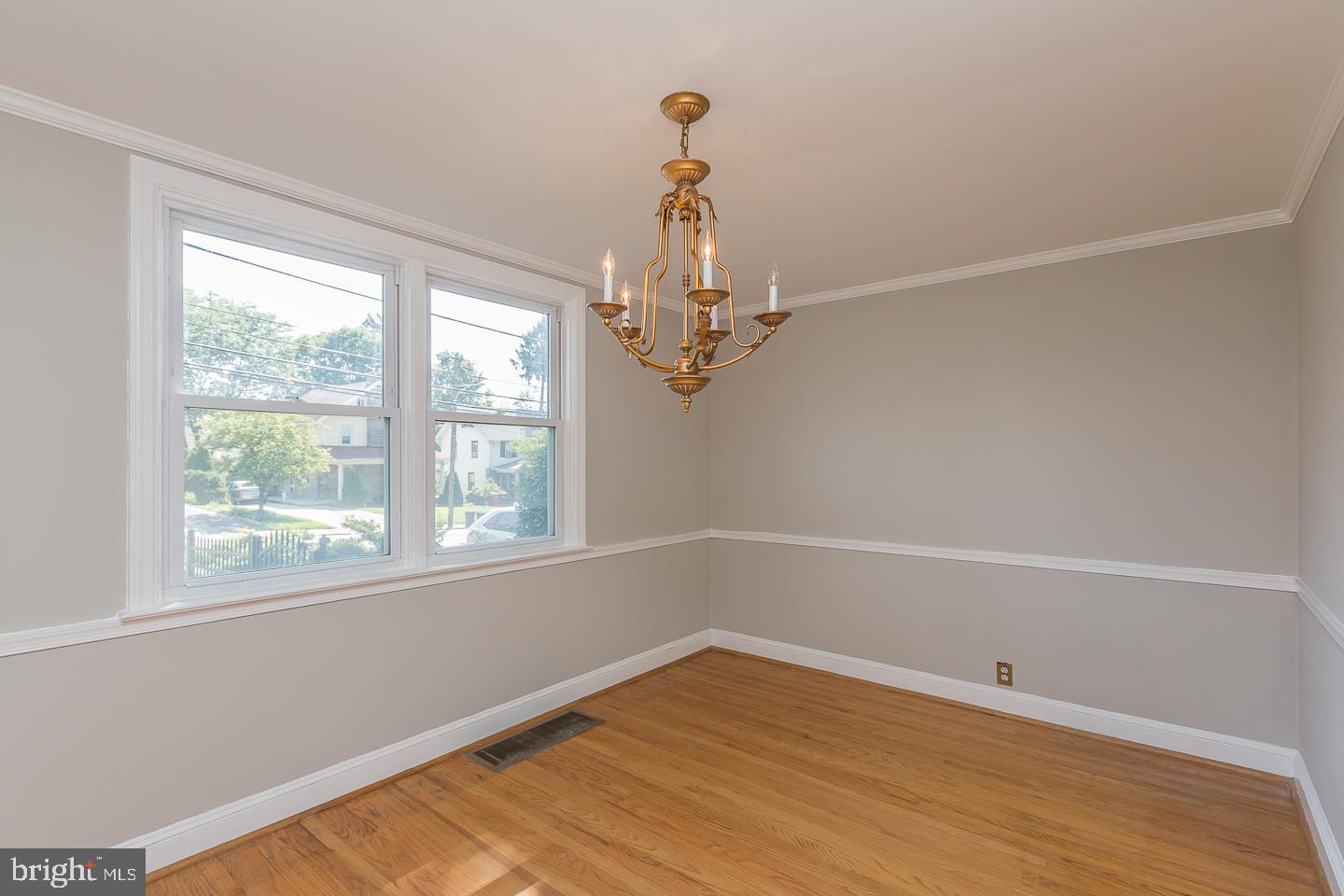 806 Earlington Road Havertown, PA 19083 - Photo 7 of 33