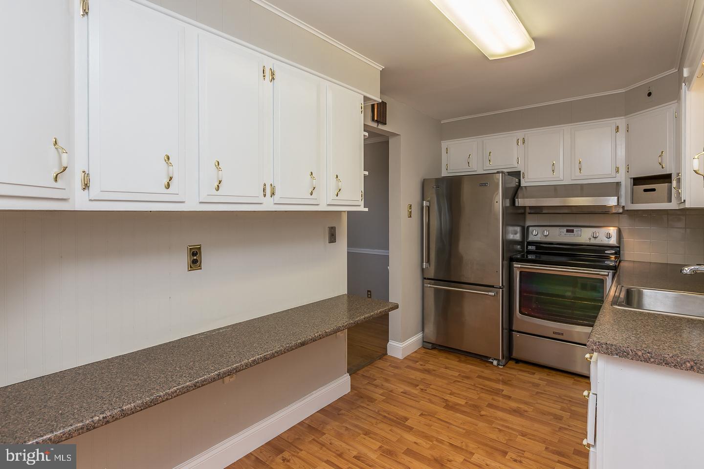 806 Earlington Road Havertown, PA 19083 - Photo 8 of 33