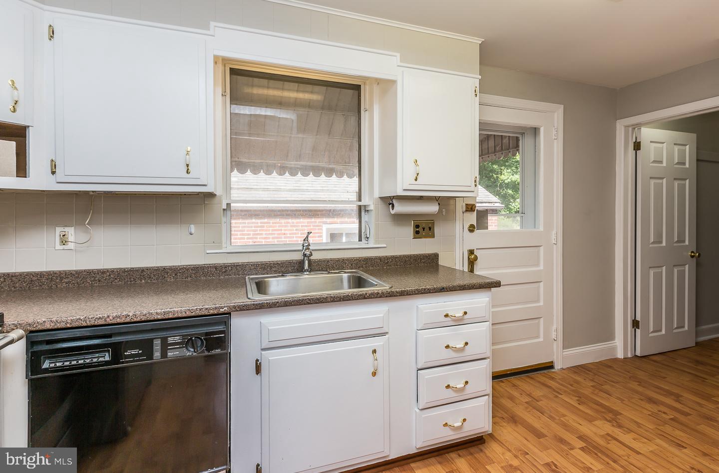806 Earlington Road Havertown, PA 19083 - Photo 10 of 33